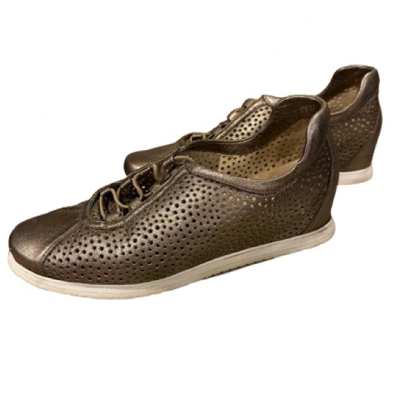 Stuart Weitzman Metallic Bronze Sneakers - Picture 1 of 4